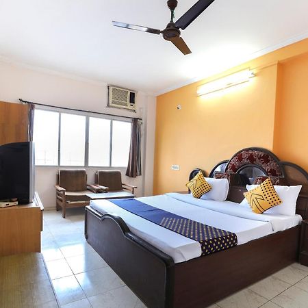 Spot On Hotel Shyam Inn Hālol Extérieur photo