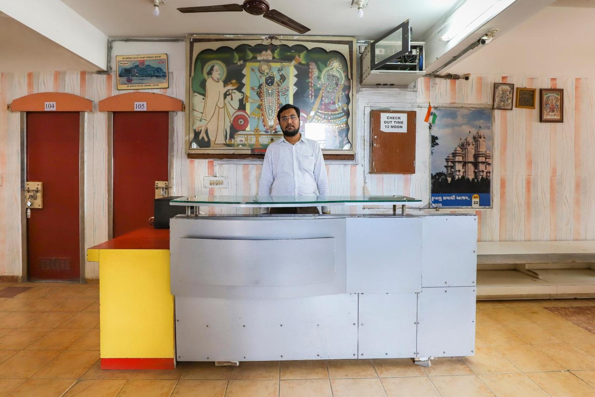 Spot On Hotel Shyam Inn Hālol Extérieur photo